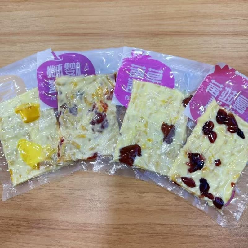 乳中情 內蒙特產 四口味果粒大片奶蓋 鮮奶糕 櫻桃 草莓 芒果 蔓越莓 200克 千層奶皮子