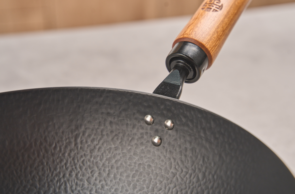 🔥歷史低價🔥王源吉 【手工鍛造越用越不黏】 28CM手工鍛造精鐵鍋 贈品 清潔套裝 圓底 瓦斯爐/明火可用