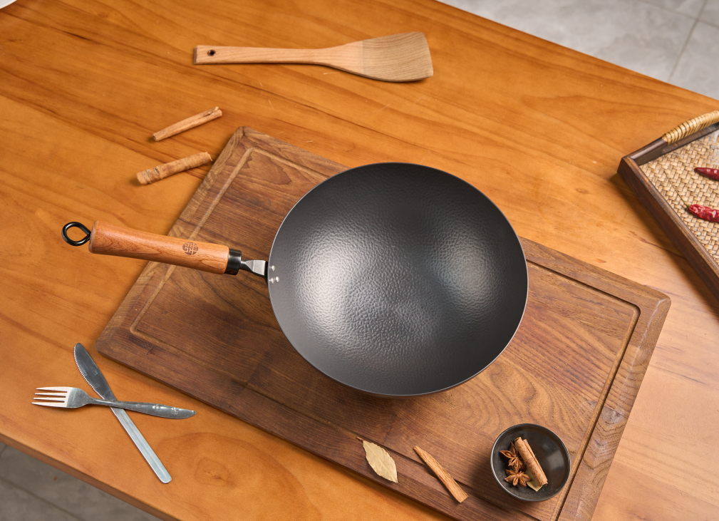 🔥歷史低價🔥王源吉 【手工鍛造越用越不黏】 28CM手工鍛造精鐵鍋 贈品 清潔套裝 圓底 瓦斯爐/明火可用