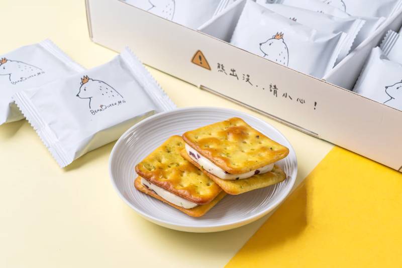 BEAR QUEEN Cranberry Chive Soda Nougat - Weee!