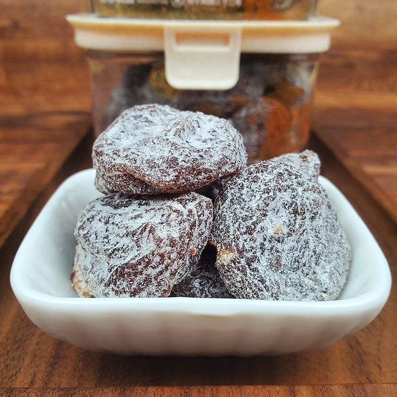 Quan Litang Yanjin Plum Cake Box Set 200 g
