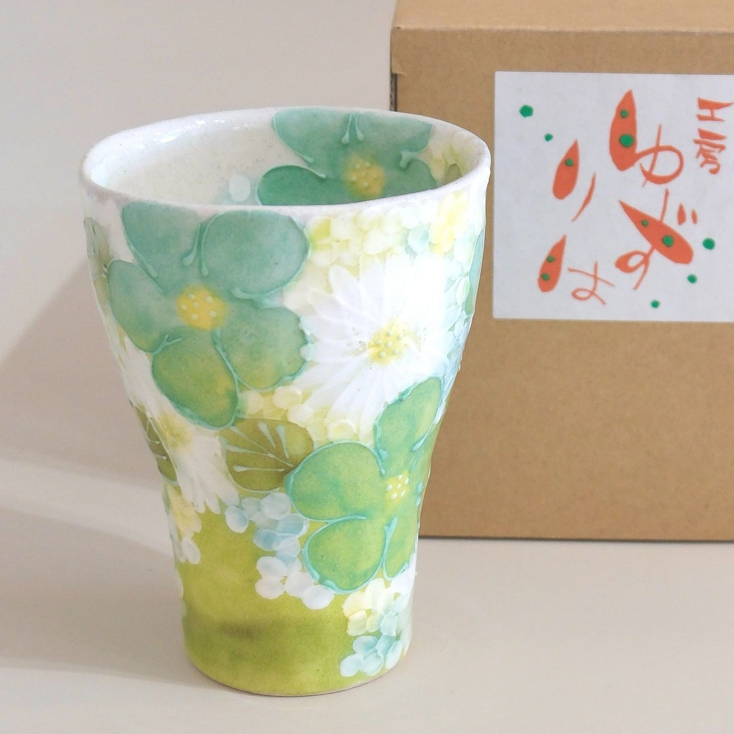 Yuzuriha Green Flower 300ml Free Cup (Gift Box) 1 count