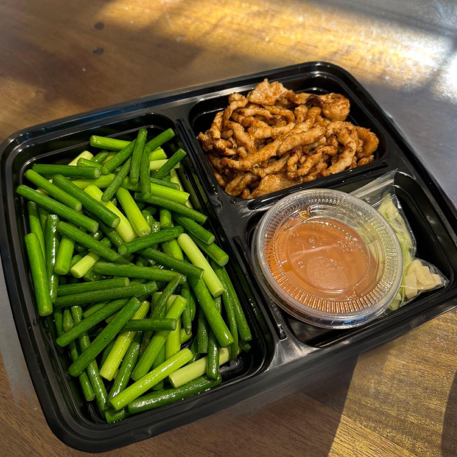 Garlic Scapts with Pork StirFry Kit 400 グラム