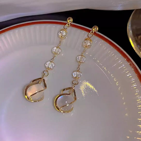 Cat’s Eye Fringe Earrings 1 count