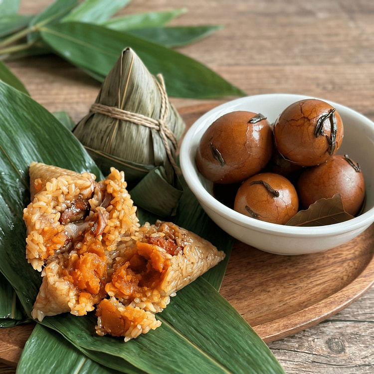 Tea Eggs 6pcs+Pork & salted egg rice dumpling 2pcs 1 each