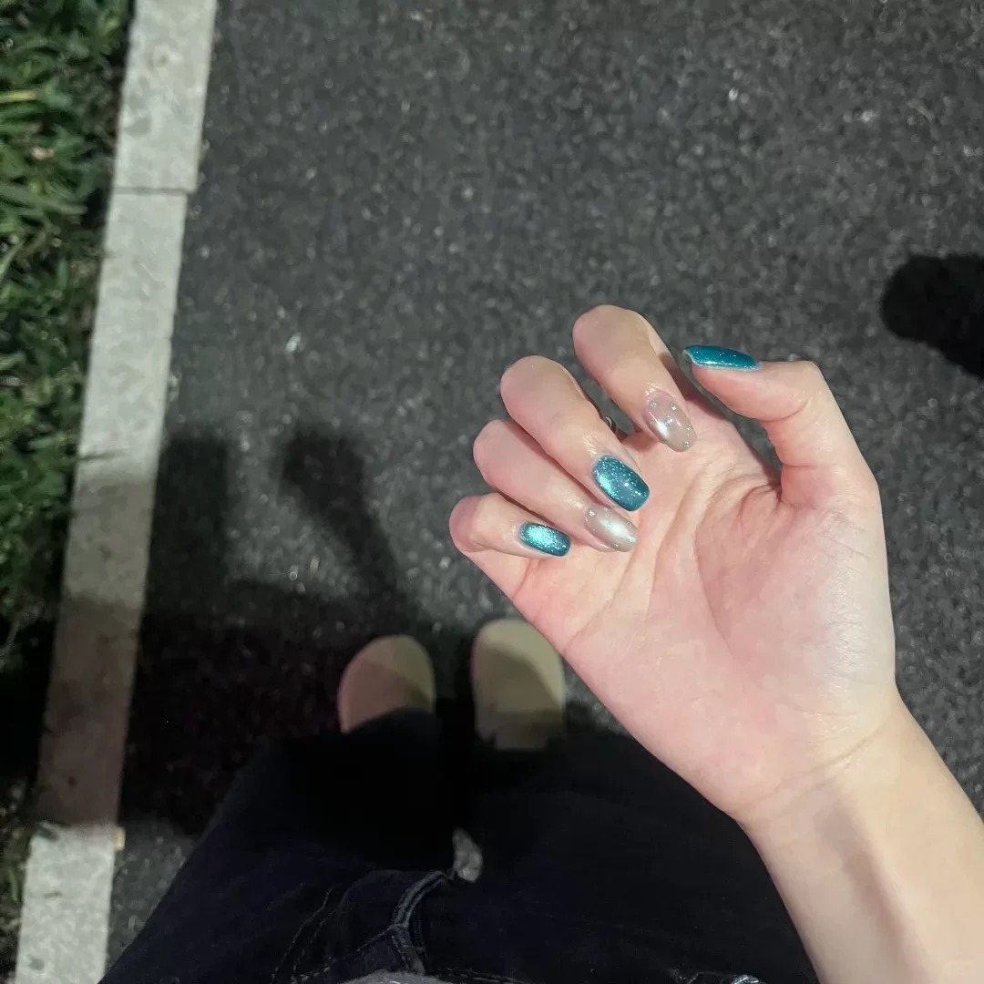 Blue Glass Bead Cat Eye Press-On Nails-M Size 1 count