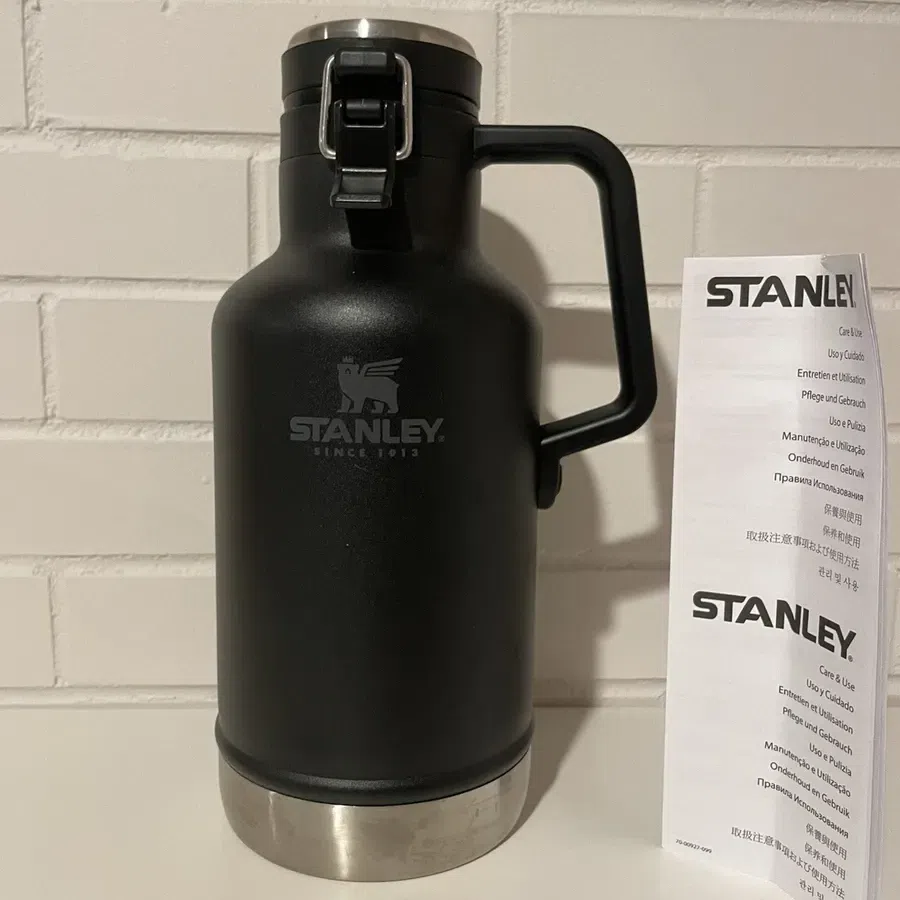 New Stanley Classic Easy Pour Growler, 64 oz, 1.9L 1 pack
