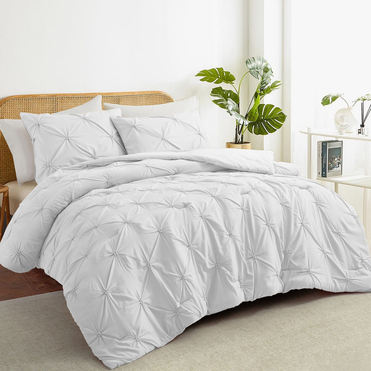 UNIKOME Comforter Set White Full/Queen 1 box