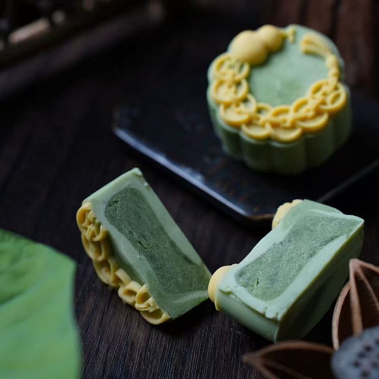 Handmade Walnut-Crust Mooncakes Matcha 1 each