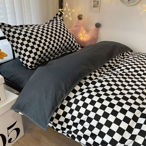 3-Sheet Set with Quilt covers sheets pillowcases Sheets Color: Black and White 1 each