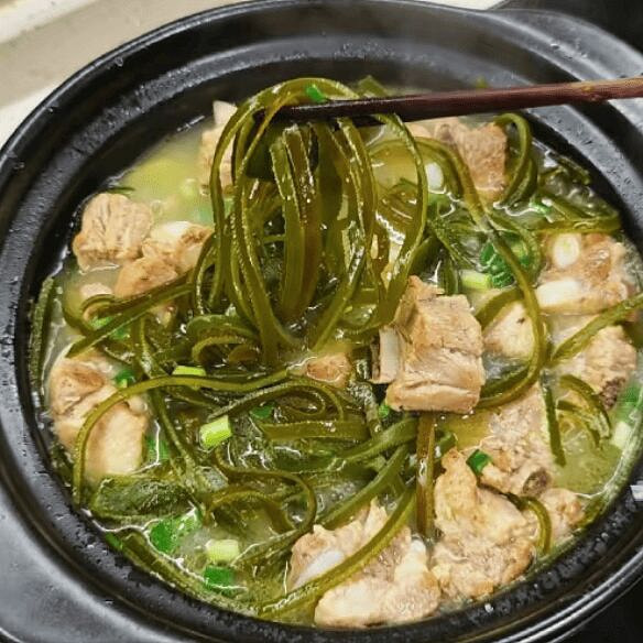 Spare Rib and Seaweed Soup