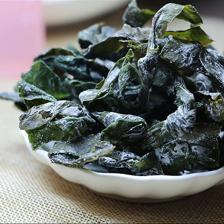 Thick dried kelp knots with kelp buckles