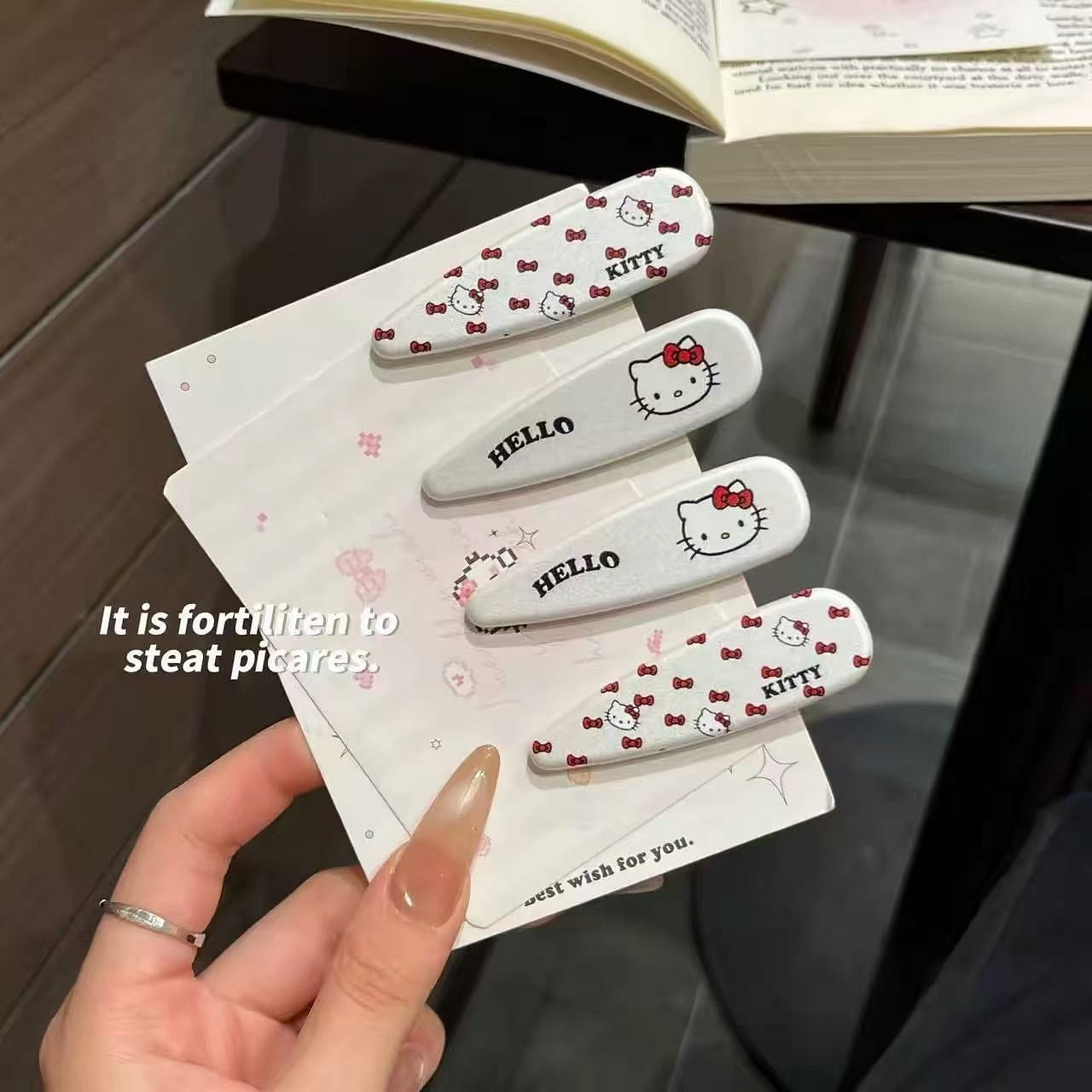 Cute and sweet hello Kitty oval hair clip 20 g