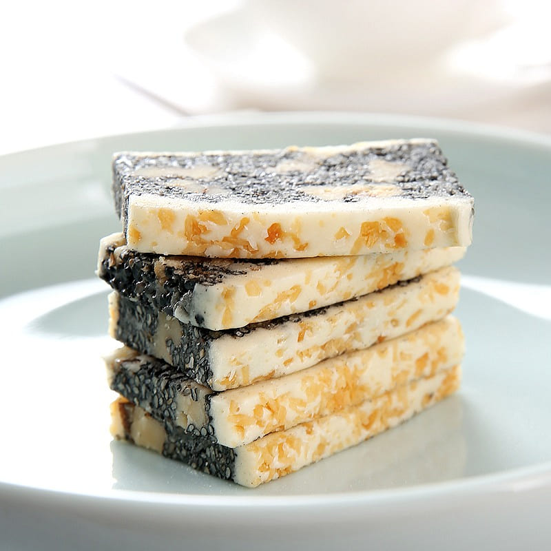 Qi Wang milk black sesame walnut cake 190 g