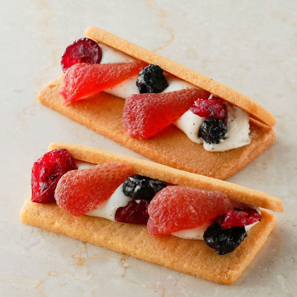 菓子 K3 Get [Japan Direct Mail] SUZETTE C3 Berry Wich Fruit Cookies 3pcs