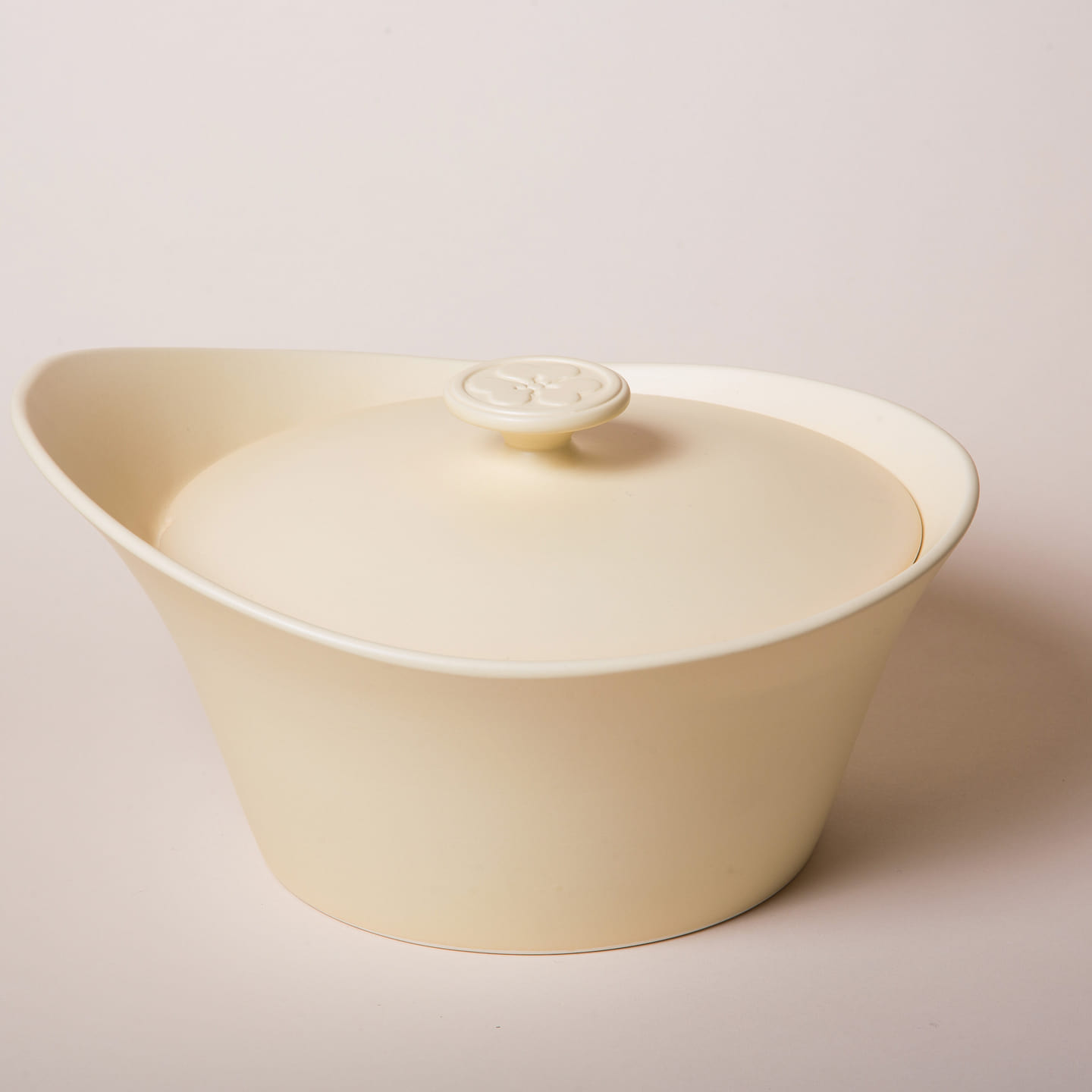 Arita Ware Hachi Hotpot (Ivory, 8.8″ x 7.9″ x 4.5″) Made in Japan 1 each