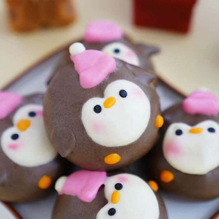 Christmas Santa Penguin Bao (with Milk Chocolate) 10.58 oz