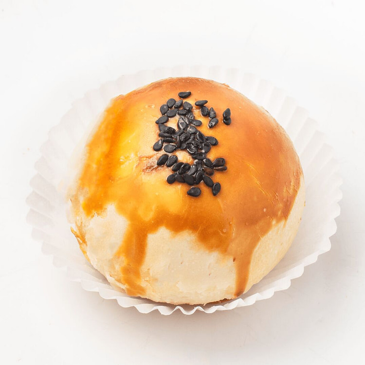 手工豆沙蛋黄酥 1 个
