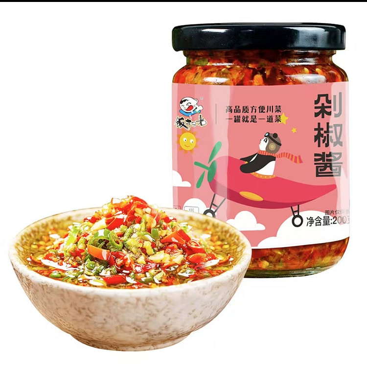 Sweep the rice, chop the pepper sauce, and mix the rice and noodles to serv