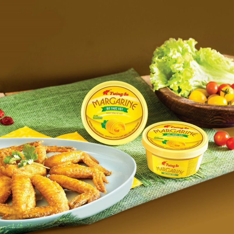 MẪU BÁNH QUY LÀM TỪ BƠ TƯỜNG AN BÀY TRÊN DĨA SỨ