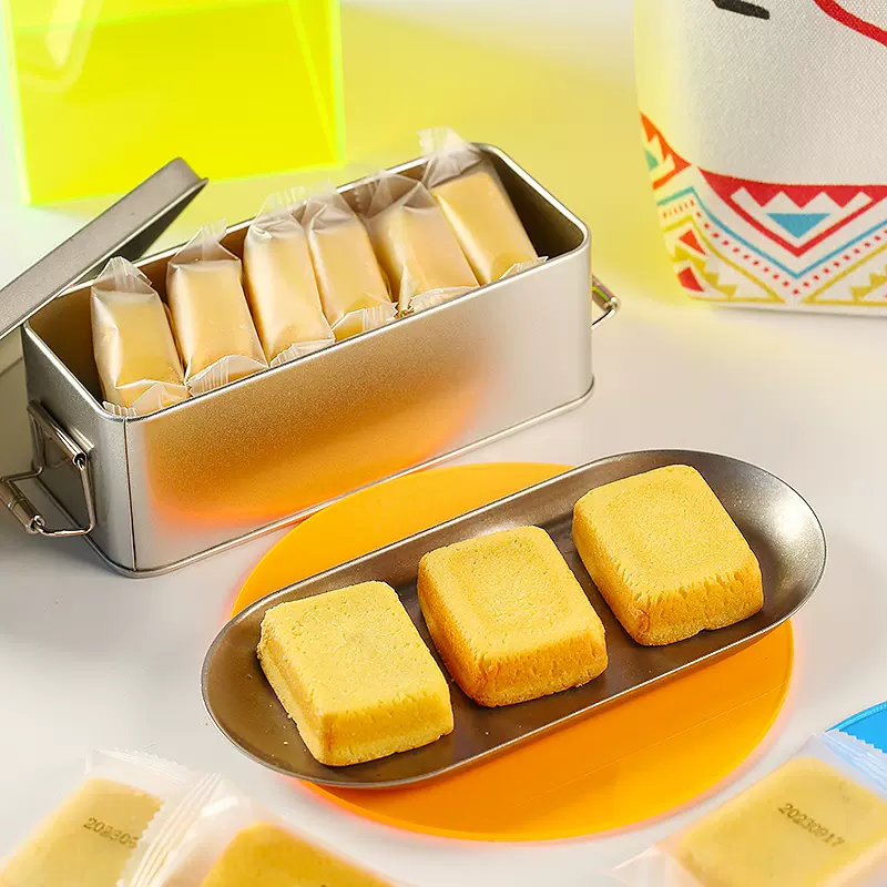 Get ZFJ Black Pineapple Cake [Silver Tin] (7 pieces) Delivered | Weee ...