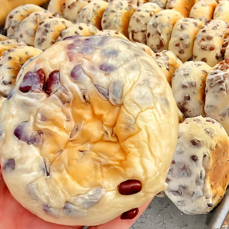 Red Bean and Cheese Bun 250g 250 g