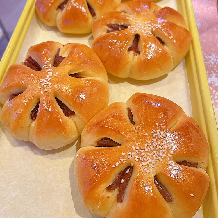 红豆豆沙面包 1 个