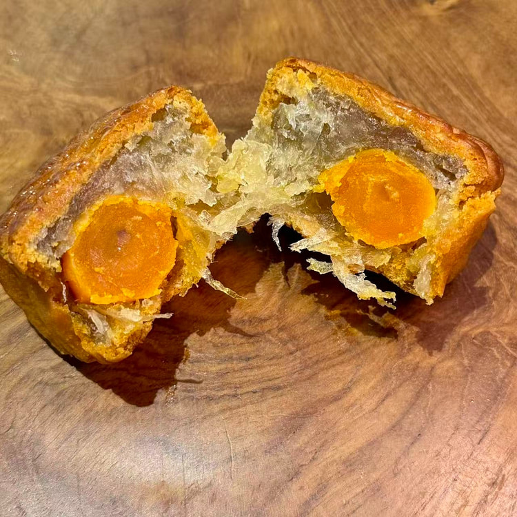 Shredded WinterMelon &Salted Egg Yolk Mooncake 1pc 1 each
