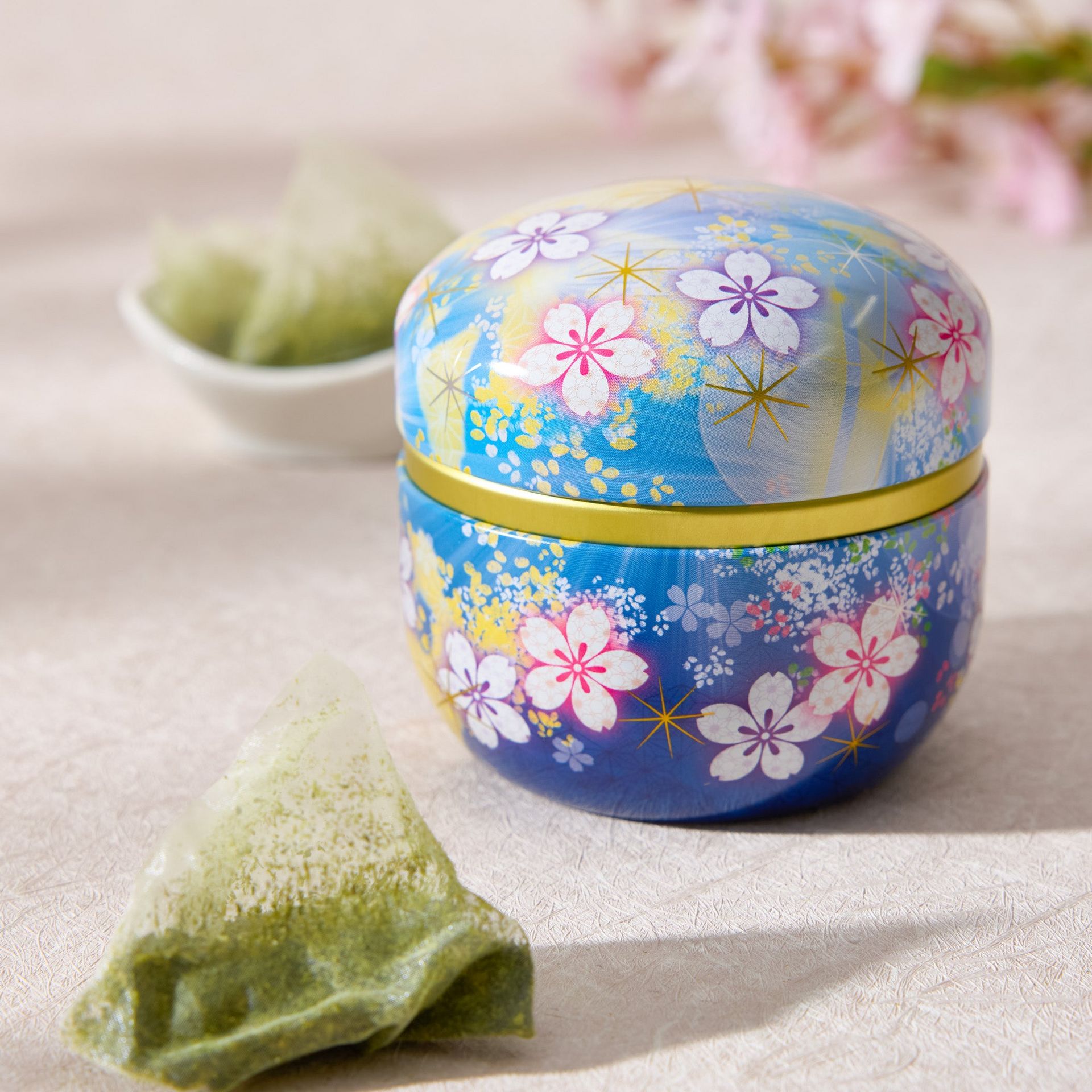 Suzuko Ryokucha Tea, Blue Sakura Canister (6 bags) 129 g