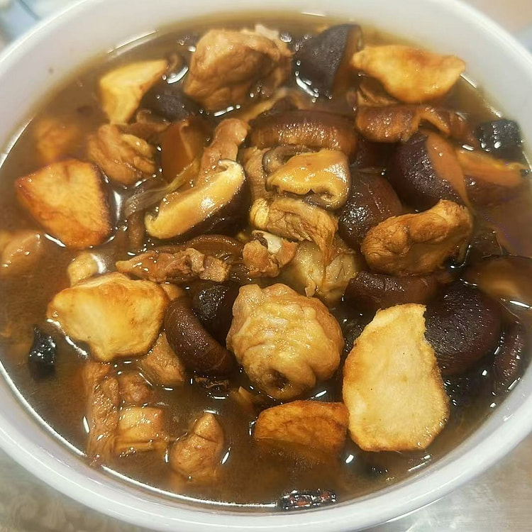 小鸡炖蘑菇
