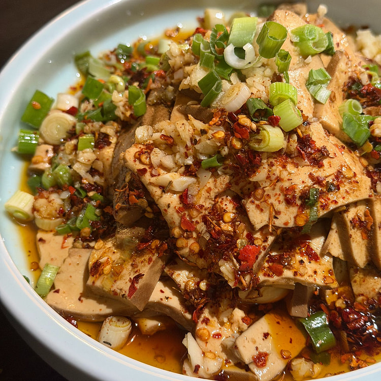 Spicy Oil-Poured Dried Tofu 450 g