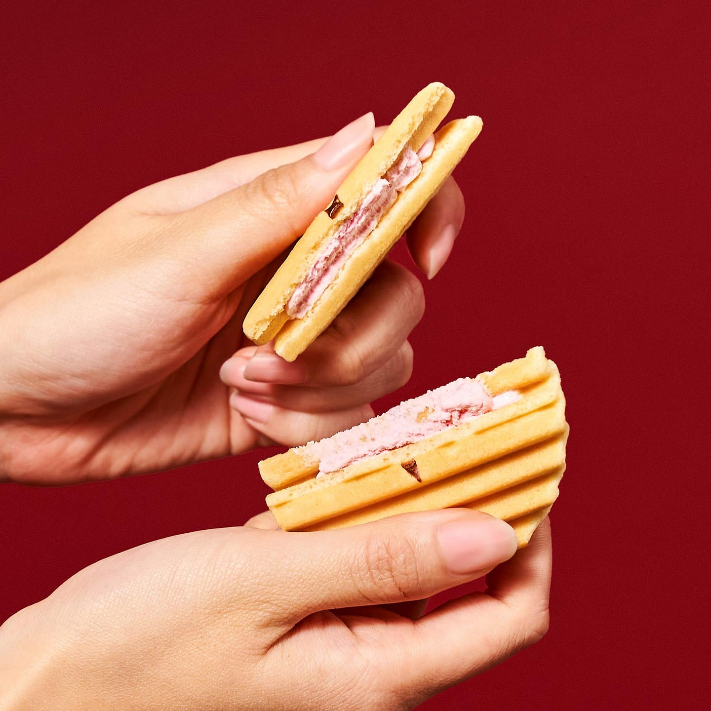 Choga: Kouhaku Strawberry Cream Waffle (1 Piece) 45 g