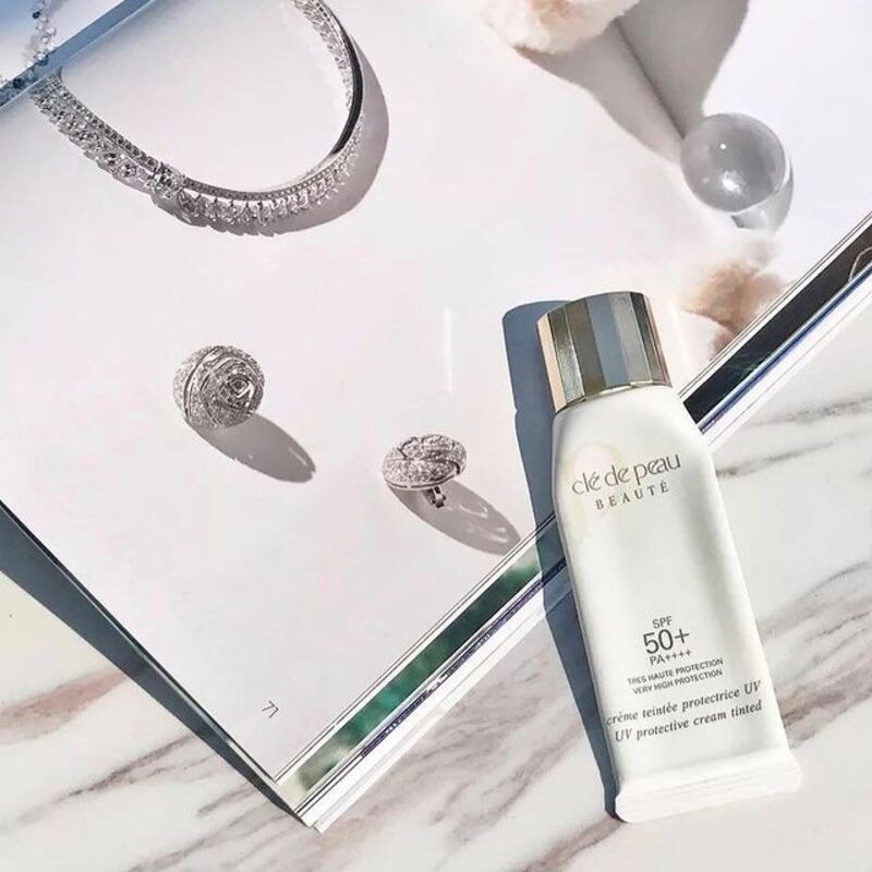クレ・ド・ポー ボーテ　クレームタンテ UVクリーム 30ml　アイボリー Amazon.co.jp: 【資生堂】【クレドポー】 クレ・ド・ポー ボーテ