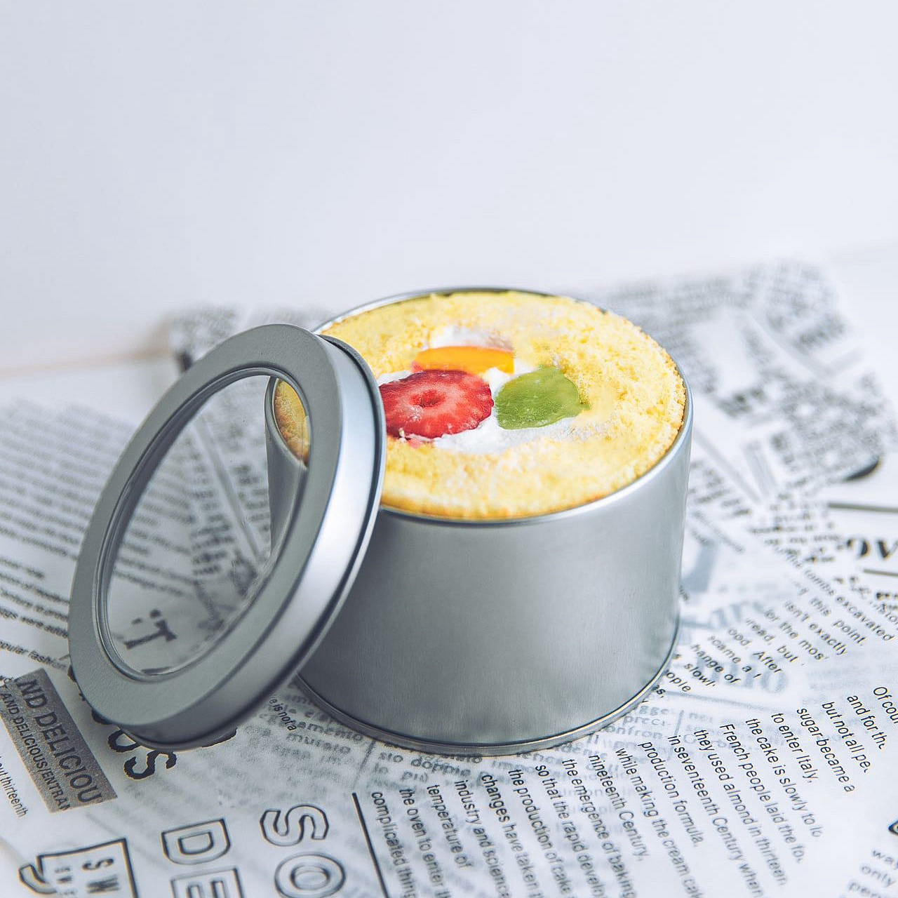 Rolo de bolo de frutas com creme fresco, cerca de 200g 1 Caixa de