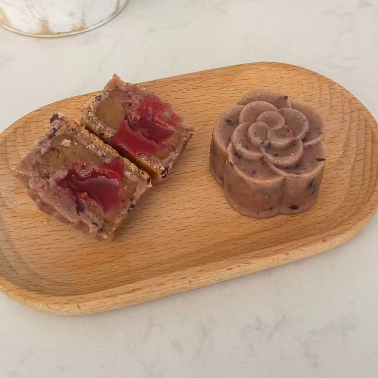 Rose and Raspberry Lava Mooncake 50 g