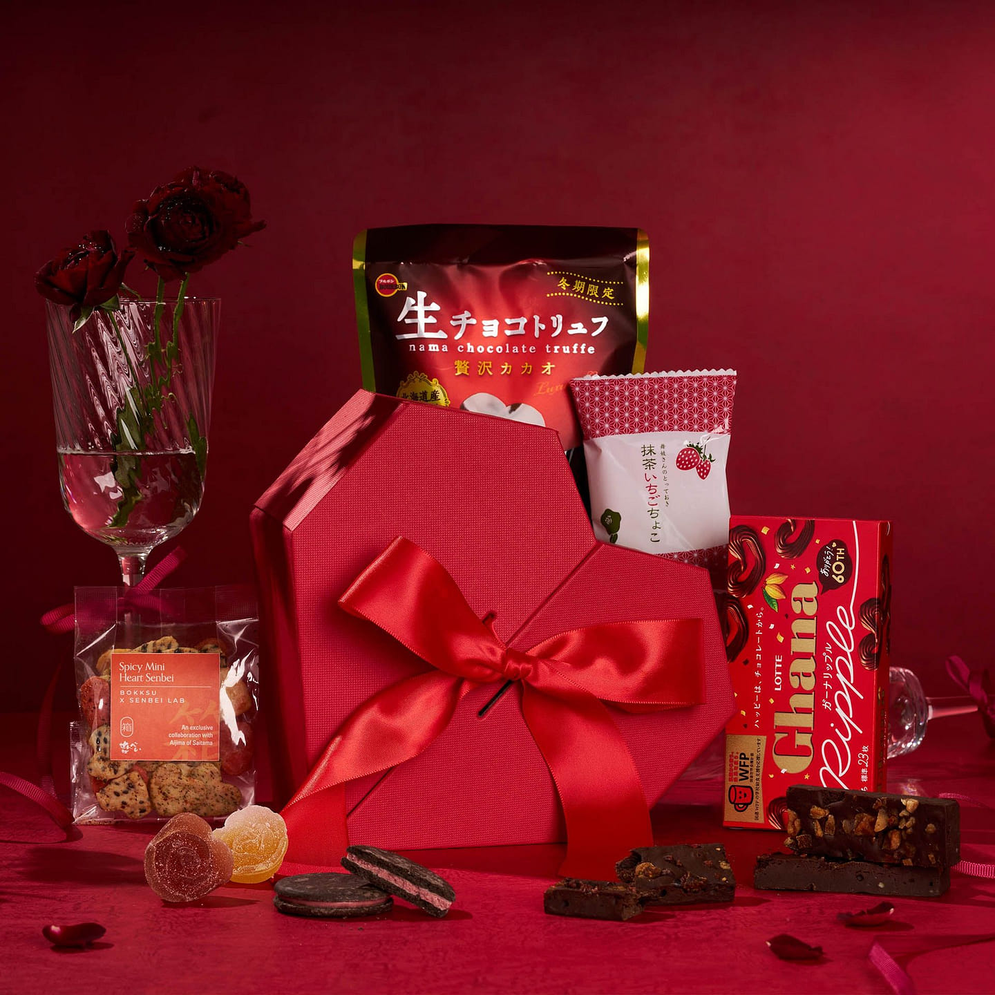 Hearts and Roses Love Box 695 g