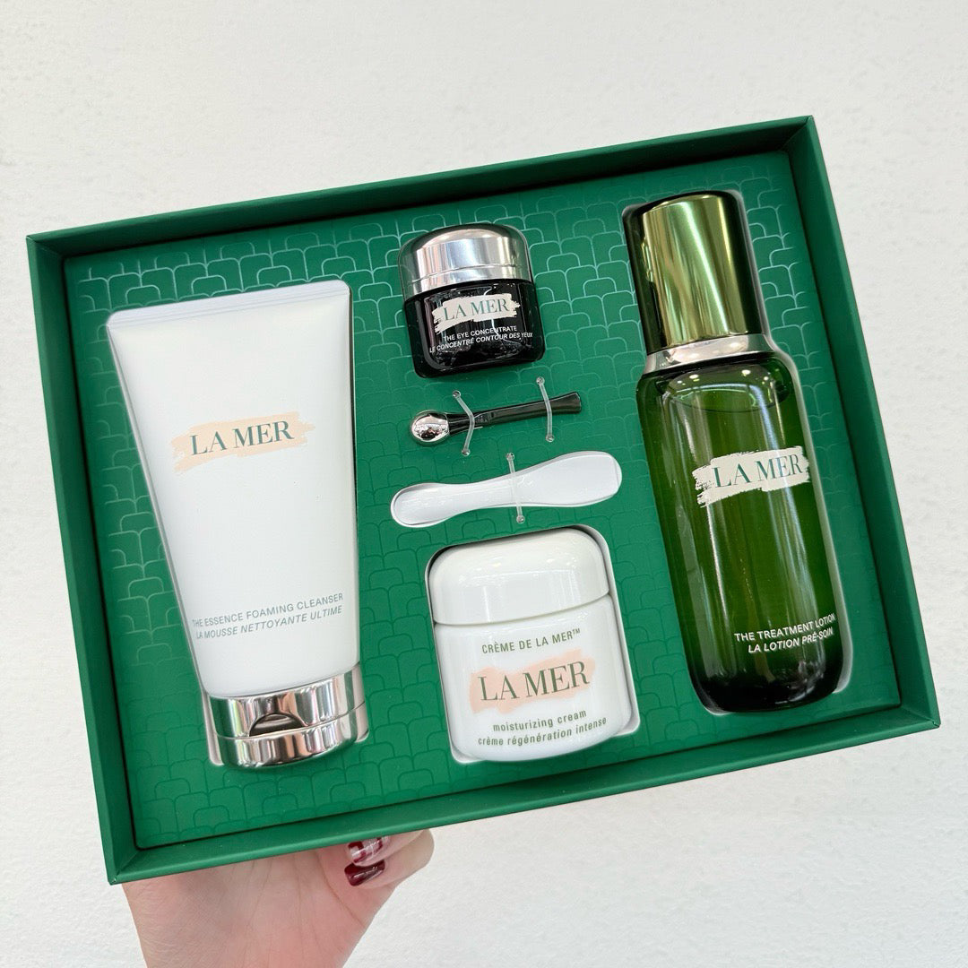 Get La Mer The Arrive Hydrated Collection Set 1 each Delivered