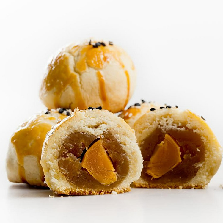 Taiwanese Lotus Paste Egg Yolk Mooncake 2 count