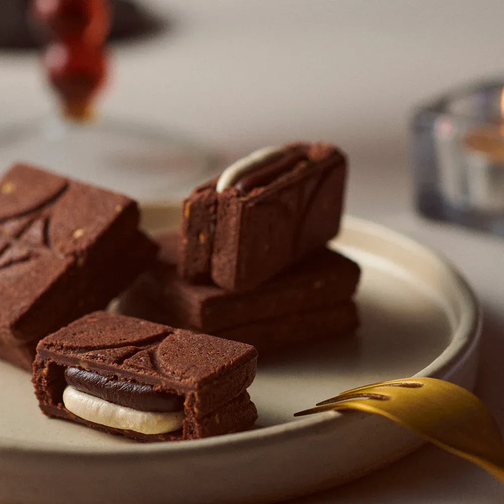 Japan Tokyo Station PRESS BUTTER SAND hazelnut Chocolate cookie