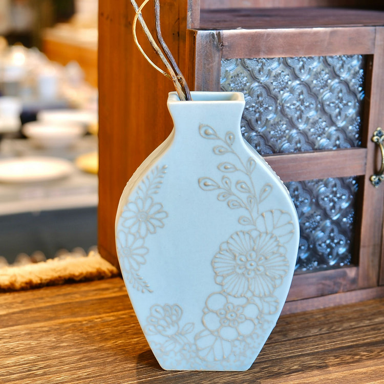 Artist Nazumi Taniguchi Flower Vase #1
