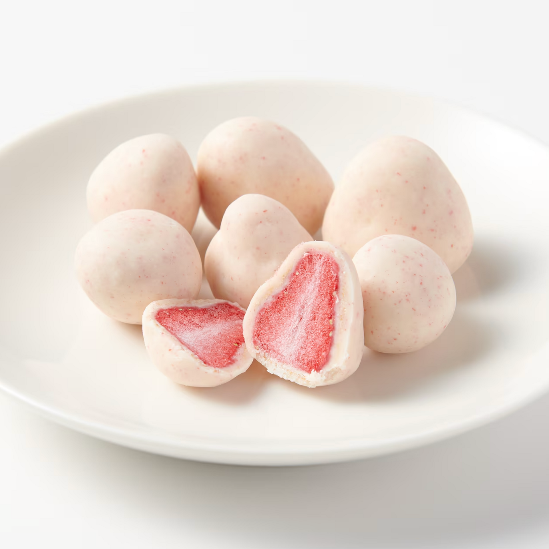 無印良品 不揃い フロマージュチョコがけいちご 50g - Weee!