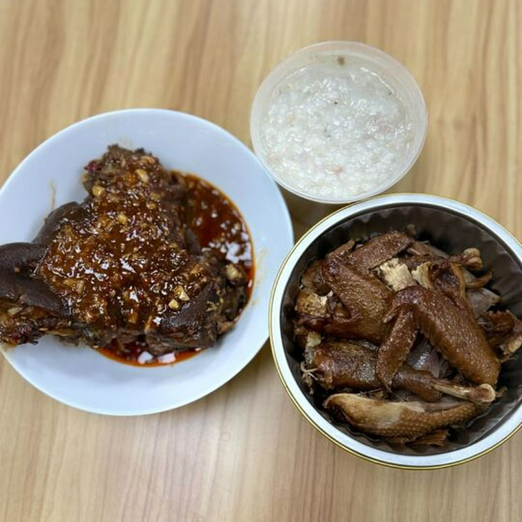 新年东坡肘子熏鸡皮蛋瘦肉粥套餐 1 份