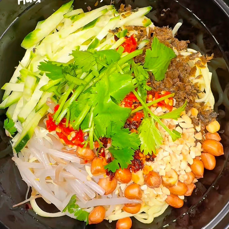 Cold Noodle 300g+sauce+cucumber+peanut+bean sprout 1 each
