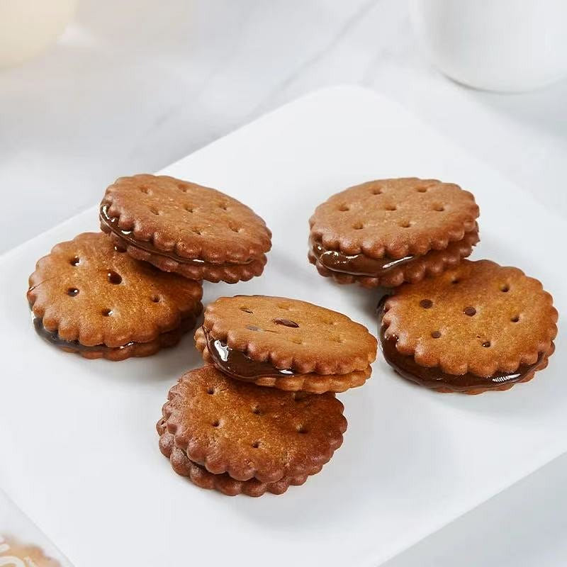 Black sugar flavored sandwich malt biscuit snacks 106 g