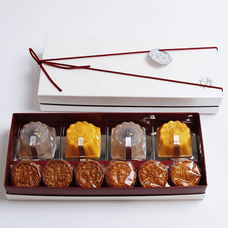 Assortment of ENKATEN and Crystal Mooncakes
