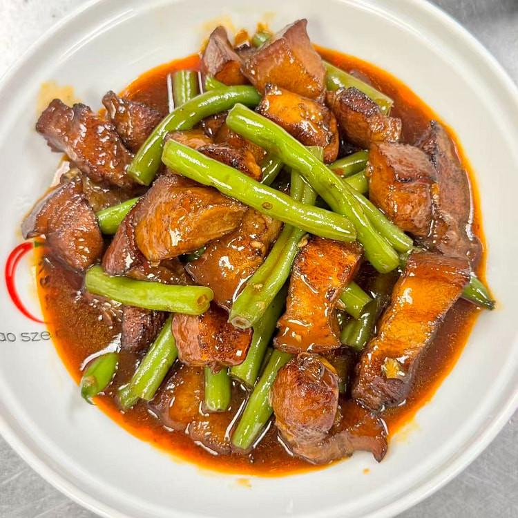 Red Braised pork w/ Green Bean 500g 1 each