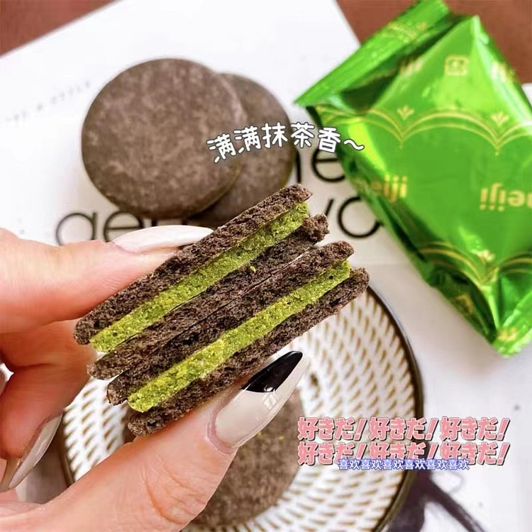 Meiji Matcha Flavored Sandwich Biscuits 96 g