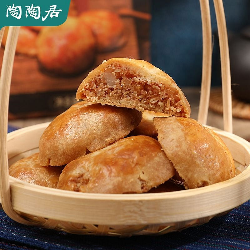 cake traditional pastry snack to satisfy cravings for small snacks 150 g