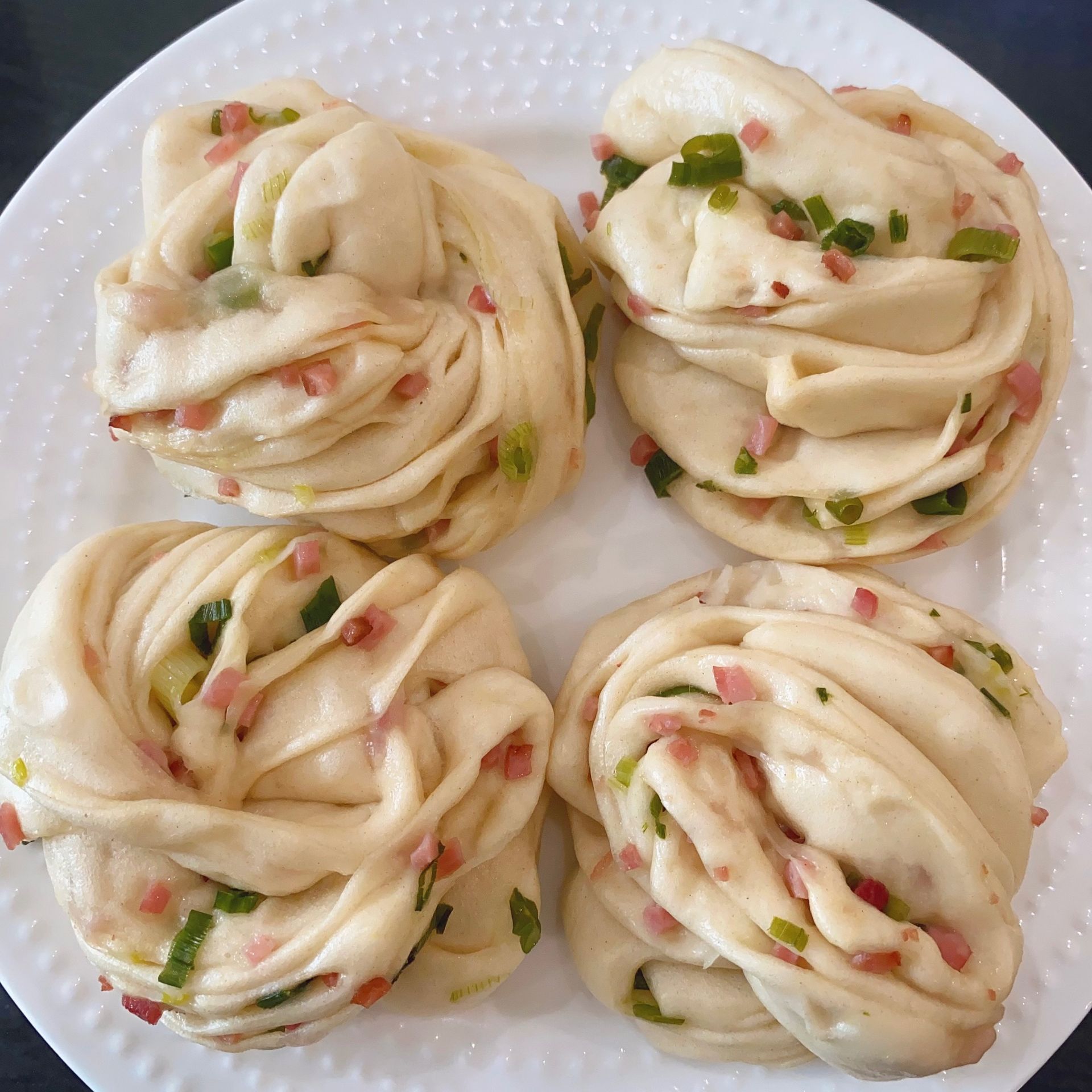 Green onion steam twisted roll - 土包子