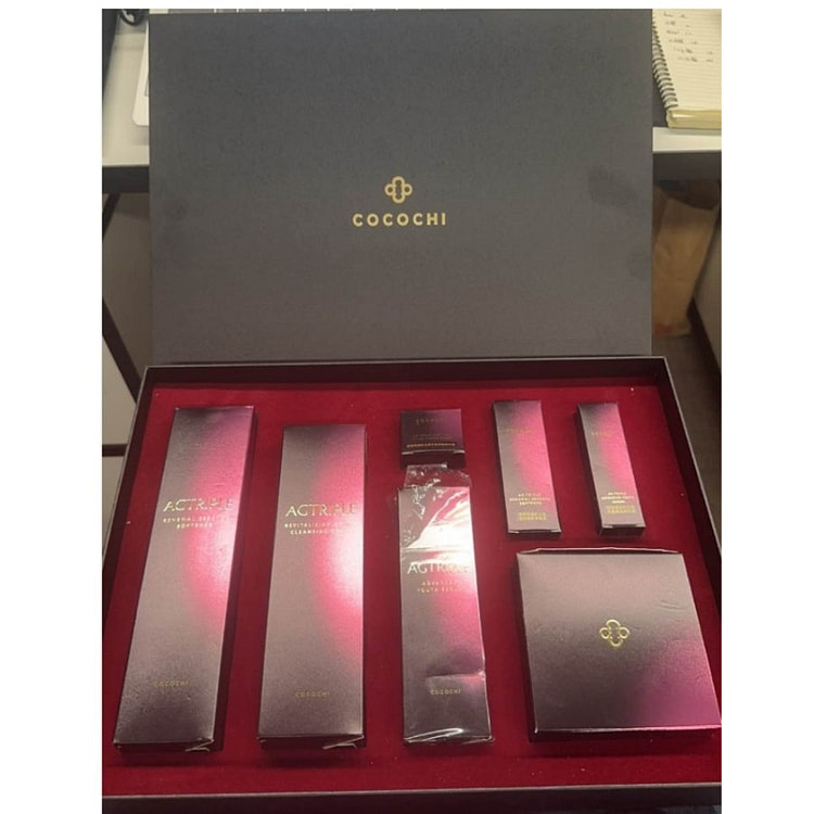 COCOCHI AG 焕彩护肤礼盒套装（一套） 1 份